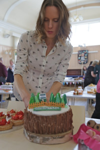 Frances Quinn judging the Big Thame Bake
